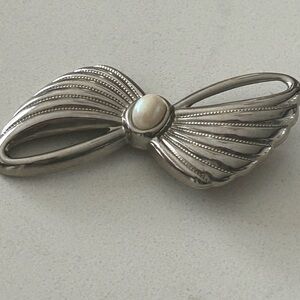 Vintage Silver Tone Ribbon Bow Brooch Pin With Faux Pearl
